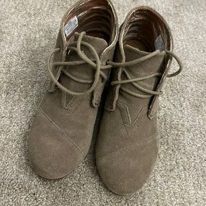 TOMS Suede Wedge Booties, Tan, Size 6